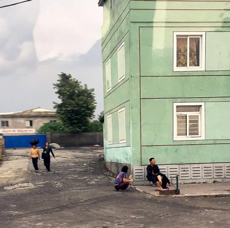 Как живет самая загадочная нация в мире. Туристам удалось сделать нелегальные фото в КНДР