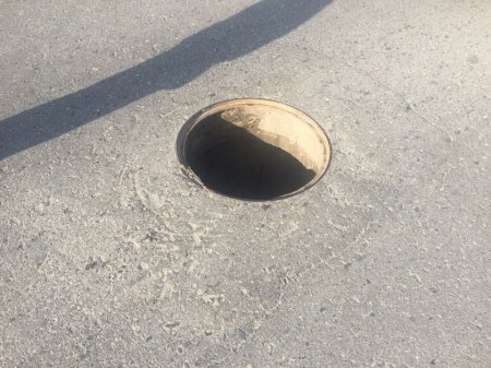 Судиться с коммунальными службами Актау из-за открытого люка намерен попавший в ДТП водитель