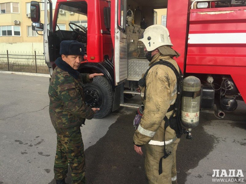 В доме №23 в 13 микрорайоне Актау загорелась квартира