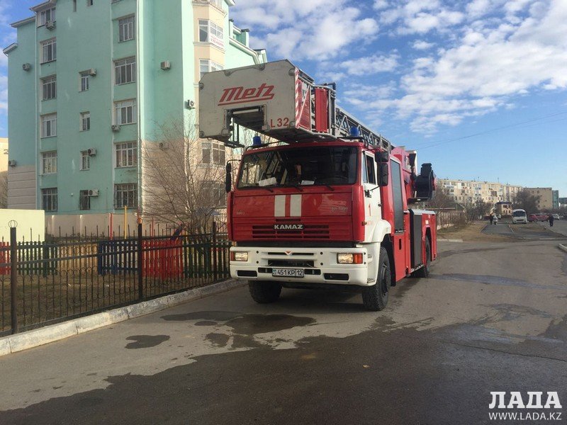 В доме №23 в 13 микрорайоне Актау загорелась квартира