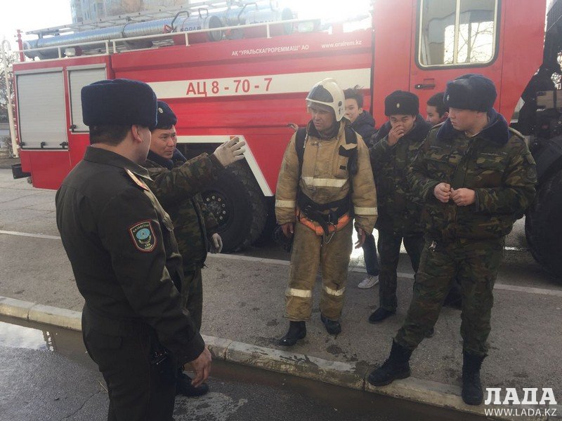 В доме №23 в 13 микрорайоне Актау загорелась квартира