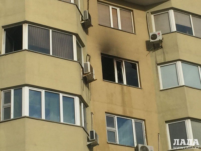В доме №23 в 13 микрорайоне Актау загорелась квартира