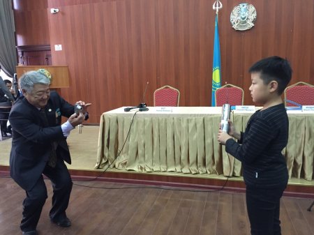 В Актау вскрывают запасную капсулу времени. Прямая трансляция