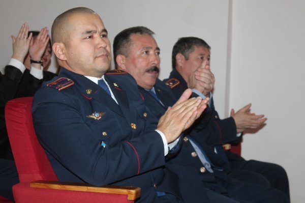 В Актау наградили отличившихся полицейских