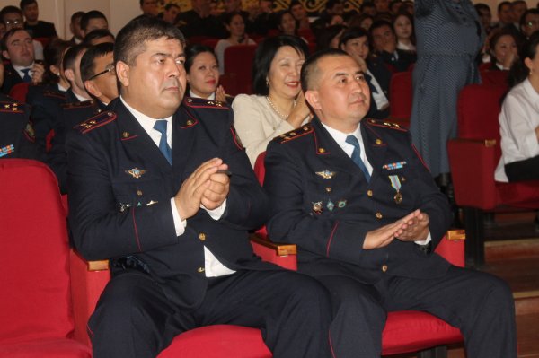 В Актау наградили отличившихся полицейских