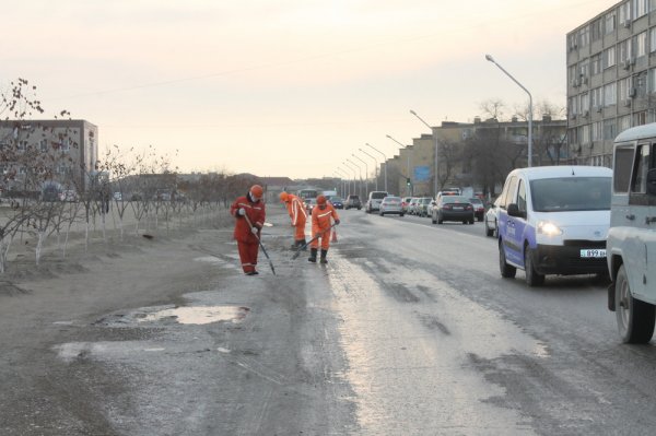 В Актау кроссовер столкнулся с пассажирским автобусом