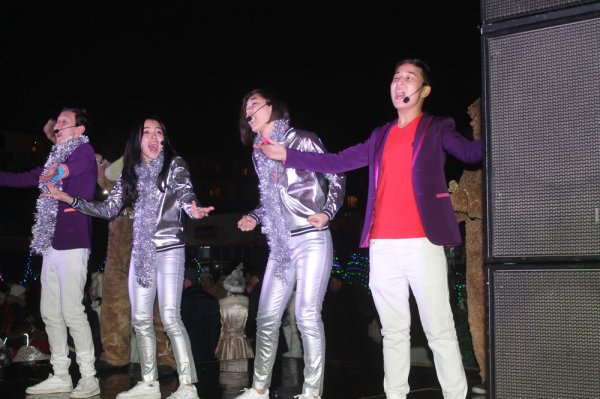 На главной новогодней ёлке Актау зажгли огни