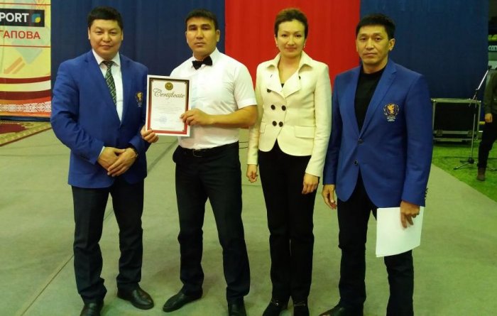 Нурлан Сабиров из Актау завоевал «серебро» на международном турнире по боксу в Караганде