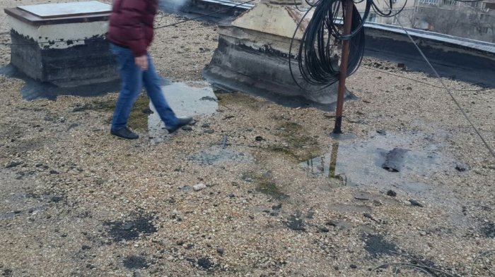 Возможную причину обвала потолка в 5 микрорайоне Актау озвучили в жилищной инспекции