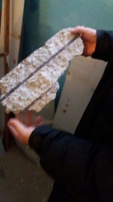 Возможную причину обвала потолка в 5 микрорайоне Актау озвучили в жилищной инспекции