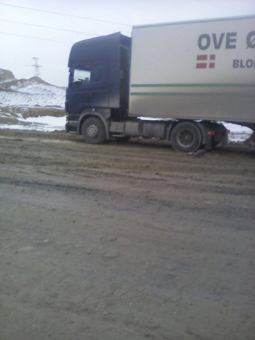 Фуры попали в затор на автотрассе в Мангистау