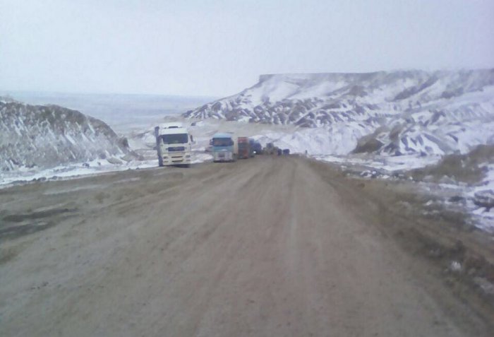 ДЧС Мангистау: Дальнобойщикам помогли выбраться из затора