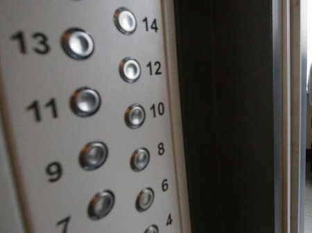 Подросток погиб в лифте в Лисаковске