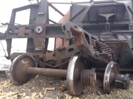 5 грузовых вагонов сошли с рельсов в Атырауской области 