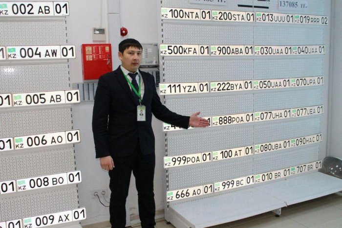 У мангистауских автовладельцев появилась возможность выбрать комбинацию букв и цифр для госномера