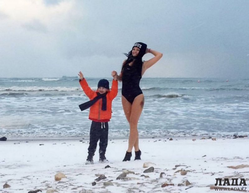 «Заряд энергии и отличное настроение на весь день»: Актауские «моржи» рассказали о своем увлечении