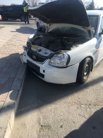 На автодороге в 27 микрорайоне Актау перевернулся автомобиль