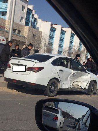 На автодороге в 27 микрорайоне Актау перевернулся автомобиль