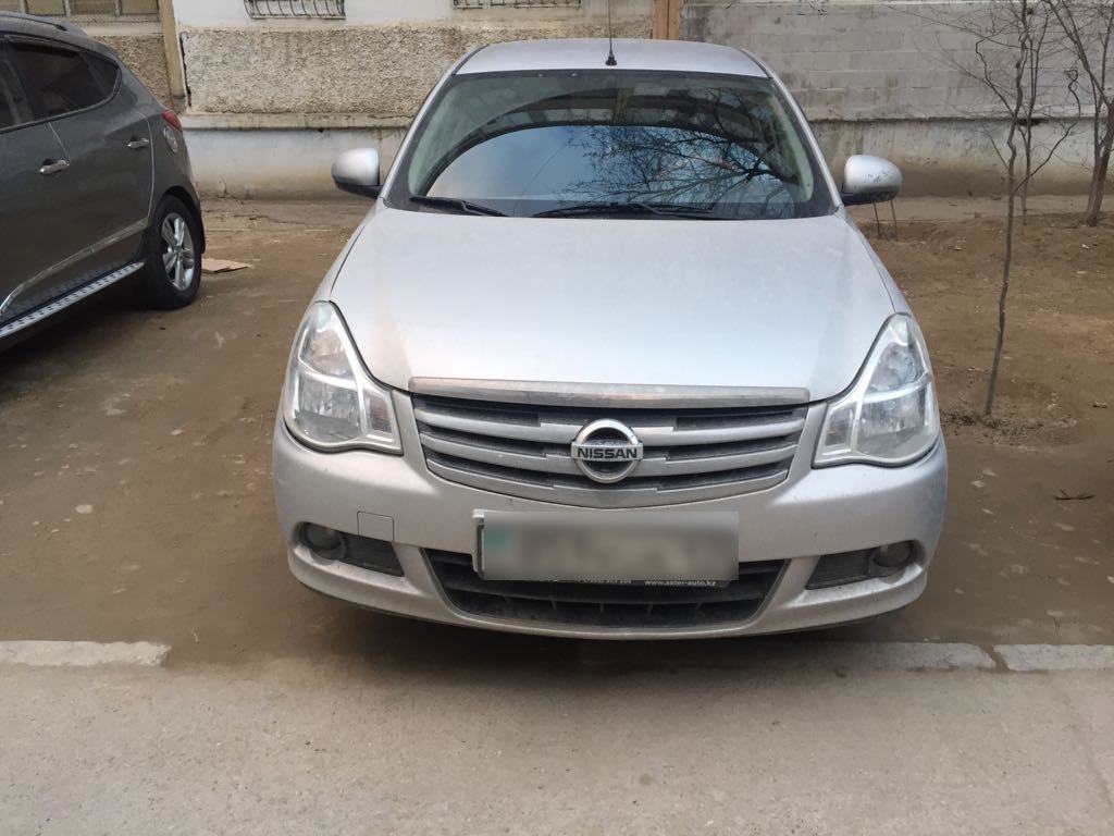 Места парковки на молодых саженцах деревьев!!!