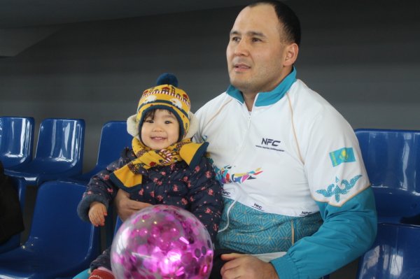 Противостояние команд «Чебурашки» и «Апельсинки»: Необычная эстафета прошла в Актау