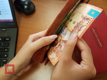 Почему казахстанские учителя и врачи не ощущают роста зарплат?