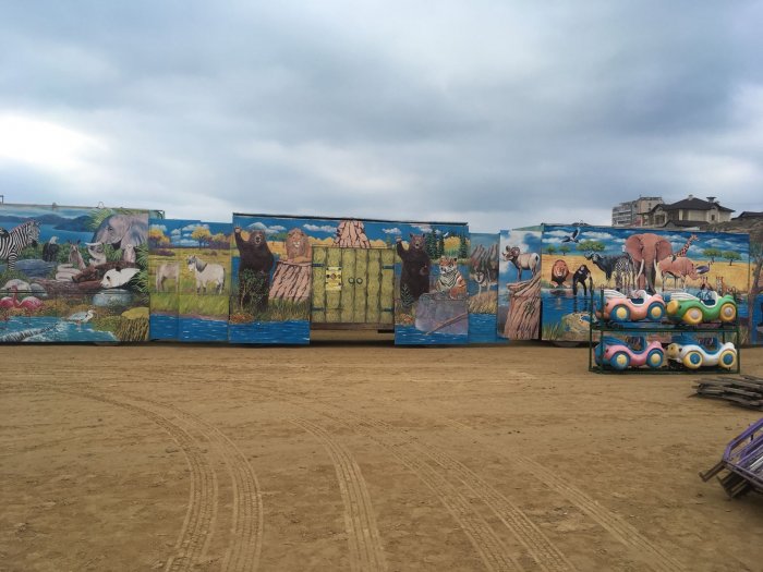 В футбольном клубе «Каспий» возмутились размещением передвижного зоопарка на поле для тренировок В футбольном клубе «Каспий» возмутились размещением передвижного зоопарка на поле для тренировок