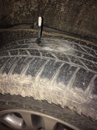 Закрепите пожалуйста крепления "Лежачих полицейских"