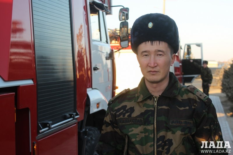 Пожарные и полицейские проверили готовность водителей Актау уступать дорогу специальному транспорту