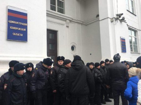 В Кемерово митинг: жители требуют отставки Амана Тулеева