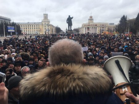 В Кемерово митинг: жители требуют отставки Амана Тулеева