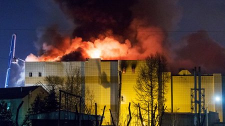 МЧС РФ назвало основной причиной пожара в ТРЦ "Зимняя вишня" поджог
