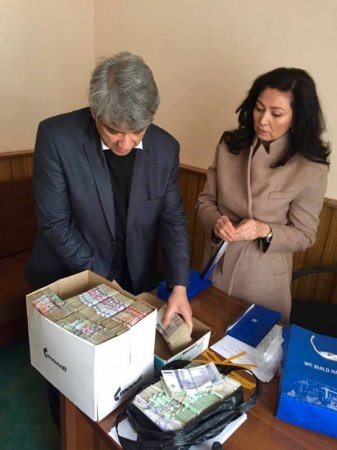 "Ни слова упрека". Казахстанцы помогли семьям погибших в автобусе узбекистанцев 