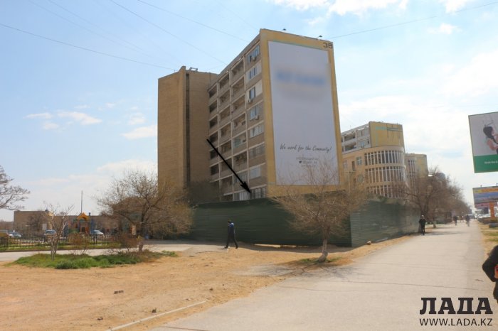Жители 6 микрорайона Актау выступили против строительства пятиэтажного бизнес-центра у дома №38