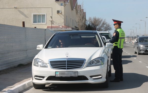 Полицейские «взялись» за свадебные кортежи в Актау