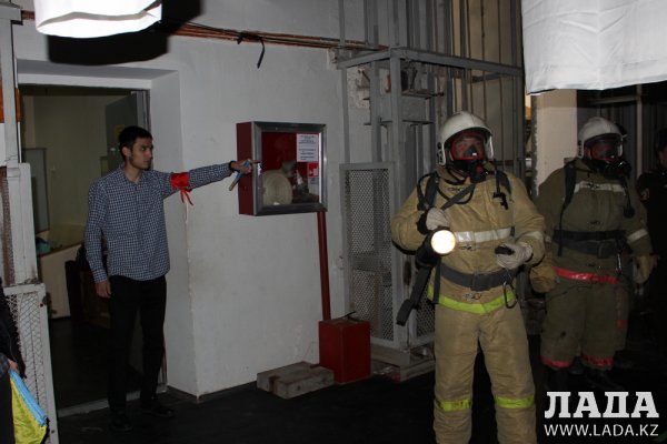 Учебная тревога: Из КДК имени Абая в Актау эвакуировали 200 человек