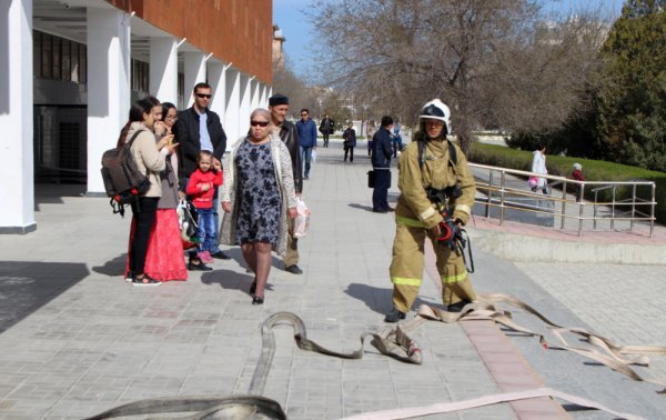 Учебная тревога: Из КДК имени Абая в Актау эвакуировали 200 человек