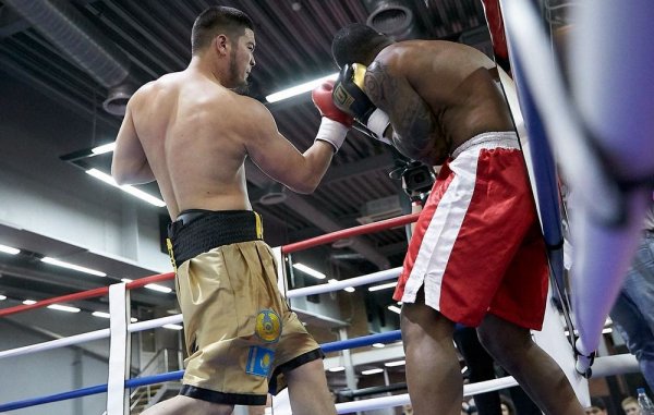 Жанаозенский боксер Уалихан Бисенкулов одержал третью победу на профи-ринге в России