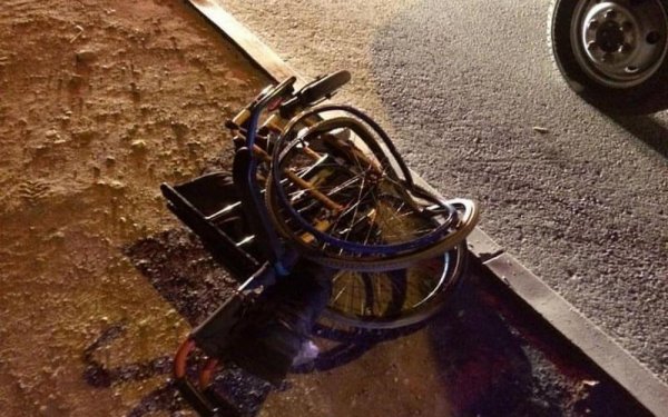 В Актау автомобиль сбил инвалида-колясочника