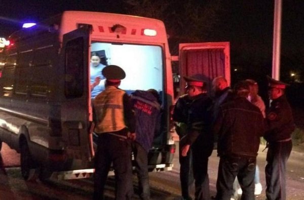 В Актау автомобиль сбил инвалида-колясочника