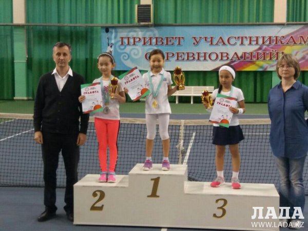 Актауские теннисисты завоевали пять наград на республиканском турнире