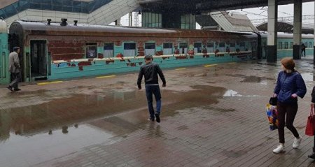 Вагон страха: пассажиры жалуются на "аварийное состояние" вагона