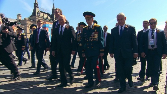 Парад на Красной площади закончился инцидентом с участием Путина