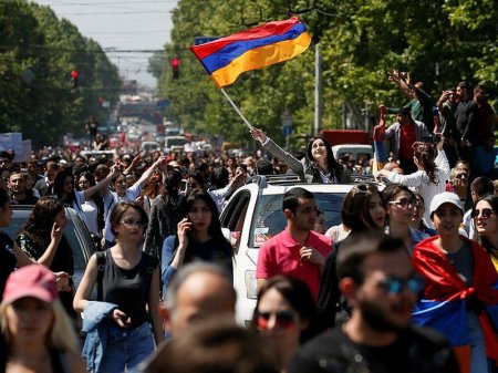 Митинги в Армении и Грузии: схожие требования, но разные причины