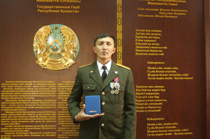 Пожарного из Мангистау Кайрата Саймаганбетова наградили орденом Доблести