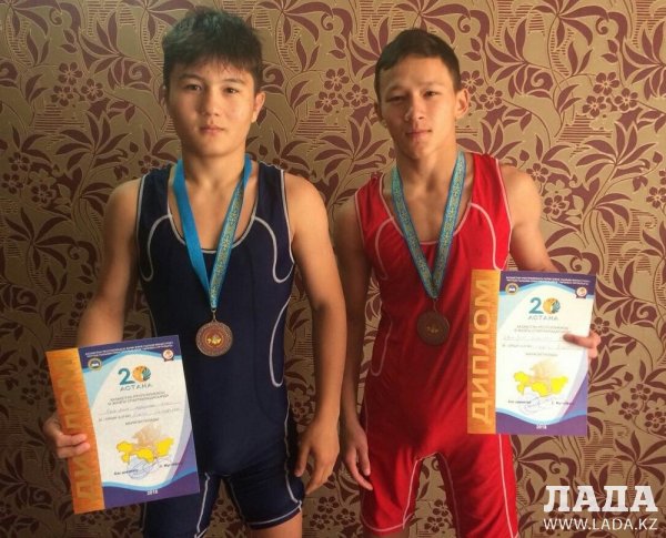 Двое борцов из Актау завоевали «бронзу» на республиканской спартакиаде среди школьников и студентов