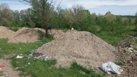 Человеческие черепа и кости на мусорной свалке нашли экологи в ВКО