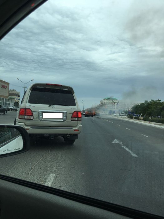На дороге между 28 и 29 микрорайонами Актау сгорел автомобиль