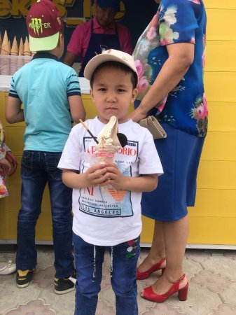 «Zheka`s ICE» раздали бесплатное мороженое детям в честь 1 июня!