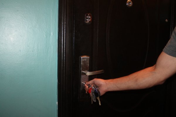 Хозяева похищеных семи миллионов тенге и золотых украшений в Актау назвали подозреваемого ими в краже