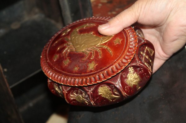 Хозяева похищеных семи миллионов тенге и золотых украшений в Актау назвали подозреваемого ими в краже